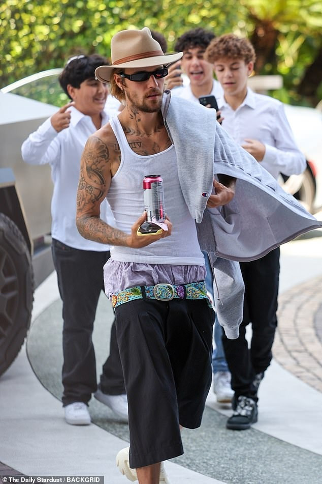 Justin Bieber trông khác lạ trong lần xuất hiện mới nhất. Ảnh: BackGird. Justin Bieber trông khác lạ trong lần xuất hiện mới nhất. Ảnh: BackGird.