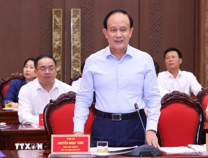 Ông Nguyễn Ngọc Tuấn, Phó Bí thư Thành ủy, Chủ tịch HĐND thành phố Hà Nội báo cáo tại buổi làm việc. Ảnh: Văn Điệp/TTXVN Ông Nguyễn Ngọc Tuấn, Phó Bí thư Thành ủy, Chủ tịch HĐND thành phố Hà Nội báo cáo tại buổi làm việc. Ảnh: Văn Điệp/TTXVN