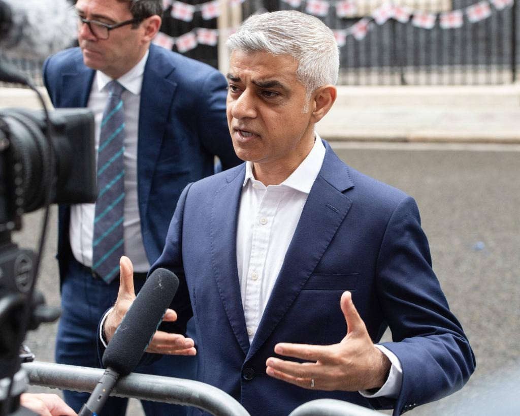 Thị trưởng London, Sadiq Khan, khẳng định âm mưu khủng bố ở Vienna không ảnh hưởng đến kế hoạch tổ chức show Taylor Swift ở Anh. Ảnh: Mega. Thị trưởng London, Sadiq Khan, khẳng định âm mưu khủng bố ở Vienna không ảnh hưởng đến kế hoạch tổ chức show Taylor Swift ở Anh. Ảnh: Mega.