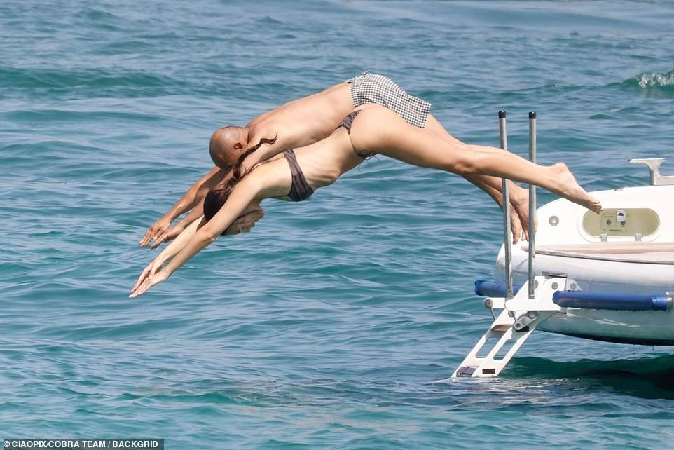 Là gương mặt đang lên của ngành người mẫu, Vittoria có ý thức cao trong việc duy trì vóc dáng chuẩn. Cô cho biết trên Elite Model Look hạn chế ăn vặt tối đa, luôn ăn trái cây và sữa chua với ngũ cốc vào buổi sáng, trong khi chọn rau làm món ăn kèm vào bữa trưa và bữa tối. Thức uống yêu thích của người đẹp là sinh tố, nước vitamin và trà đá.