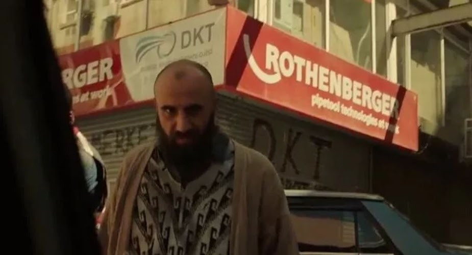 Khán giả từng phẫn nộ vì Istanbul được mô tả bằng màu nền vàng, trông giống nơi tập trung tội phạm. Ảnh: JTBC.