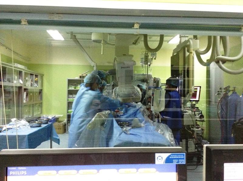 TS. Nguyễn Lân Hiếu và kíp can thiệp mạch vành