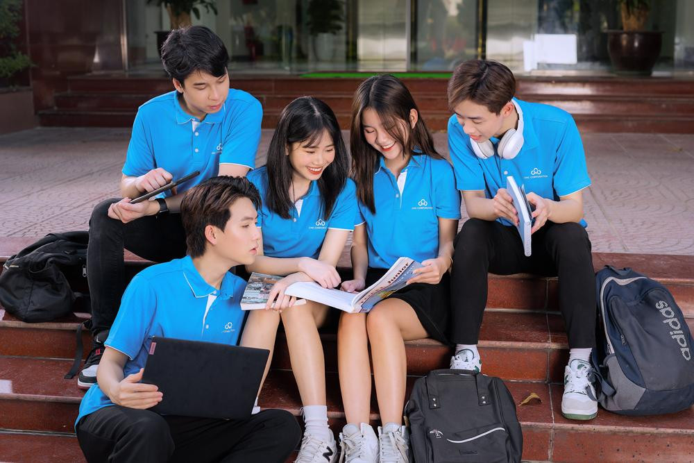 Nhiều học sinh cảm thấy choáng ngợp như lạc vào “ma trận” những tên chuyên ngành lạ lẫm mà khi tìm hiểu sâu về Công nghệ thông tin mới nhận ra. Nhiều học sinh cảm thấy choáng ngợp như lạc vào “ma trận” những tên chuyên ngành lạ lẫm mà khi tìm hiểu sâu về Công nghệ thông tin mới nhận ra.