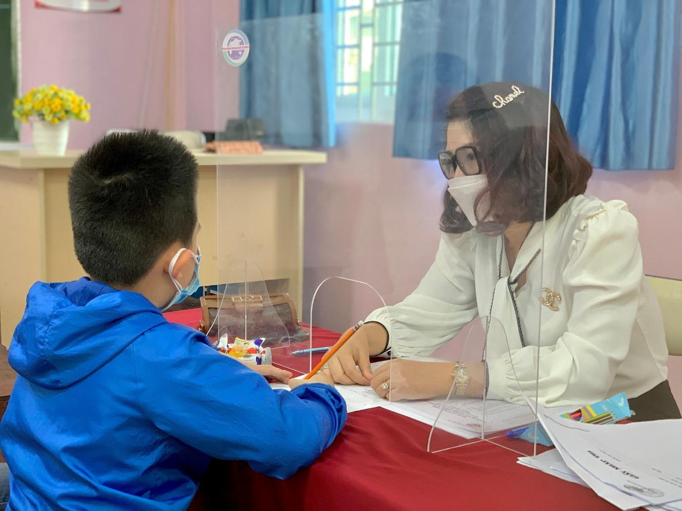 Học sinh lớp 1 tự tin trong vòng thi phỏng vấn học bổng tại Newton