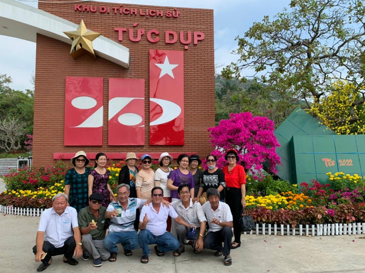 Các du khách thuộc diện chính sách được Cty miễn phí vé tham quan Các du khách thuộc diện chính sách được Cty miễn phí vé tham quan