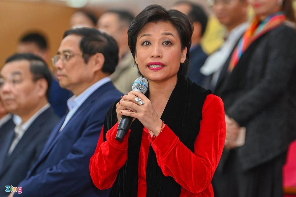 Tổng đạo diễn lễ khai mạc, Quyền Cục trưởng Cục Nghệ thuật biểu diễn (Bộ Văn hóa, Thể thao và Du lịch), bà Trần Ly Ly cho biết toàn bộ ê-kíp thực hiện có hơn 40 ngày để lên kế hoạch và bắt tay vào tập luyện. "Thời gian ngắn đi cùng áp lực vừa phải tốt, nhanh, hiệu quả và giải quyết được vấn đề lẽ ra phải có quãng thời gian dài hơn để đáp ứng, nhưng sau khi có hiệu lệnh của Chính phủ và Bộ, Ban, Ngành, ê-kíp chuẩn bị cho lễ khai mạc thành lập rất nhanh. Hàng nghìn diễn viên, nhạc sĩ, biên đạo múa... không phân vân gì để bắt tay vào cuộc. Chúng tôi cả ngày lẫn đêm bắt đầu từ 2/4", bà chia sẻ. Tổng đạo diễn lễ khai mạc, Quyền Cục trưởng Cục Nghệ thuật biểu diễn (Bộ Văn hóa, Thể thao và Du lịch), bà Trần Ly Ly cho biết toàn bộ ê-kíp thực hiện có hơn 40 ngày để lên kế hoạch và bắt tay vào tập luyện. "Thời gian ngắn đi cùng áp lực vừa phải tốt, nhanh, hiệu quả và giải quyết được vấn đề lẽ ra phải có quãng thời gian dài hơn để đáp ứng, nhưng sau khi có hiệu lệnh của Chính phủ và Bộ, Ban, Ngành, ê-kíp chuẩn bị cho lễ khai mạc thành lập rất nhanh. Hàng nghìn diễn viên, nhạc sĩ, biên đạo múa... không phân vân gì để bắt tay vào cuộc. Chúng tôi cả ngày lẫn đêm bắt đầu từ 2/4", bà chia sẻ.