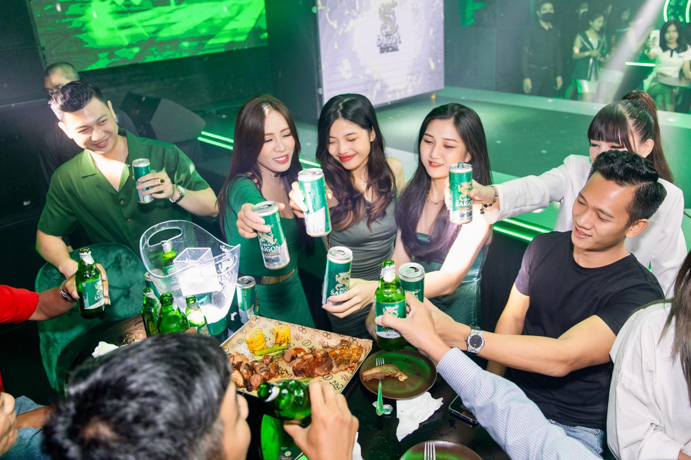 Tự tin với những bước tiến đột phá, Bia Saigon Special hứa hẹn nâng tầm trải nghiệm cho những cuộc gặp gỡ, giao lưu cùng bạn bè