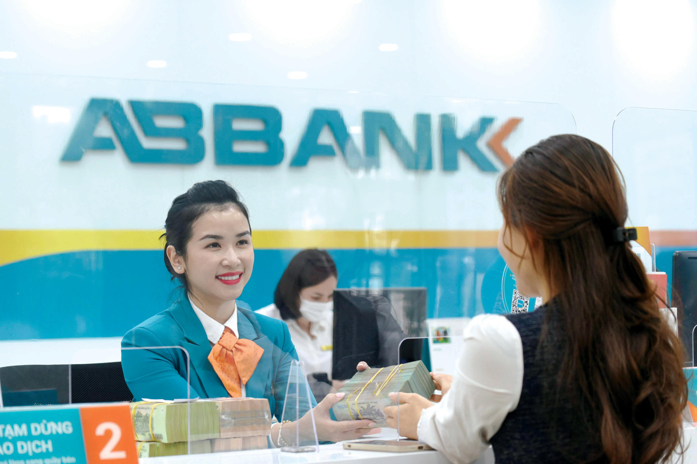 ABBANK hướng tới khách hàng là trọng tâm ABBANK hướng tới khách hàng là trọng tâm