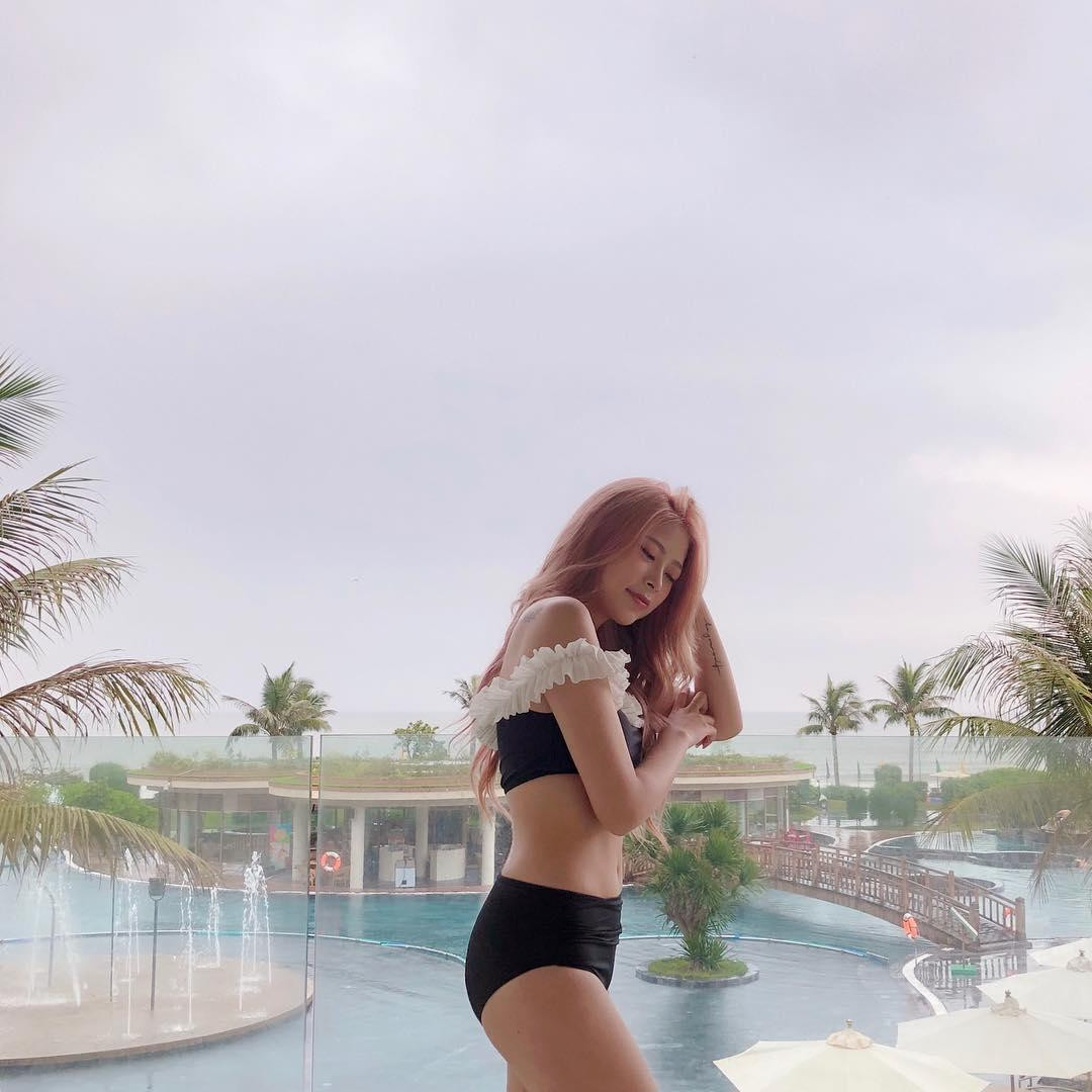 Sử dụng trực tiếp nước biển ở độ sâu 10m, làn nước tại đây sở hữu hàm lượng vi khoáng và độ mặn lý tưởng, giúp du khách thực sự được thư giãn và thanh lọc cơ thể. (Ảnh: @halla__aa)