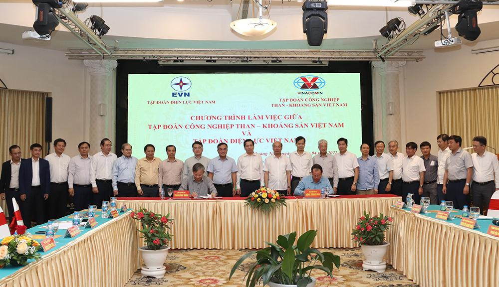 EVN và TKV ký biên bản phối hợp đảm bảo cung ứng than cho sản xuất điện EVN và TKV ký biên bản phối hợp đảm bảo cung ứng than cho sản xuất điện