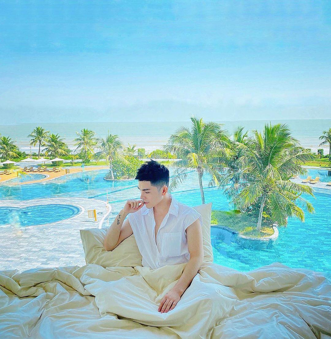 Đến thành phố biển những ngày này, đừng bỏ lỡ cơ hội khám phá FLC Sầm Sơn, quần thể nghỉ dưỡng 5 sao đầu tiên tại xứ Thanh với hơn 150 hồ bơi độc đáo, hiện đang nắm giữ kỷ lục “Resort nhiều bể bơi nhất Việt Nam” (Ảnh: @kerdi_nguyen)