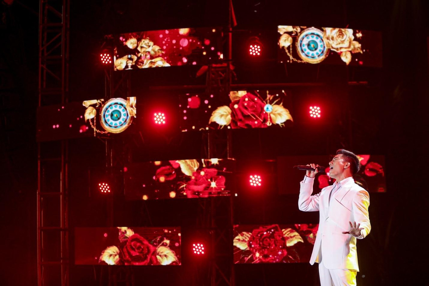 “Hương sắc mùa hè” là sự kiện khởi động trong chuỗi trải nghiệm độc đáo, đầy màu sắc mà FLC Sầm Sơn dự kiến tổ chức để đón mùa nghỉ lễ và cao điểm du lịch hè sắp tới. “Hương sắc mùa hè” là sự kiện khởi động trong chuỗi trải nghiệm độc đáo, đầy màu sắc mà FLC Sầm Sơn dự kiến tổ chức để đón mùa nghỉ lễ và cao điểm du lịch hè sắp tới.