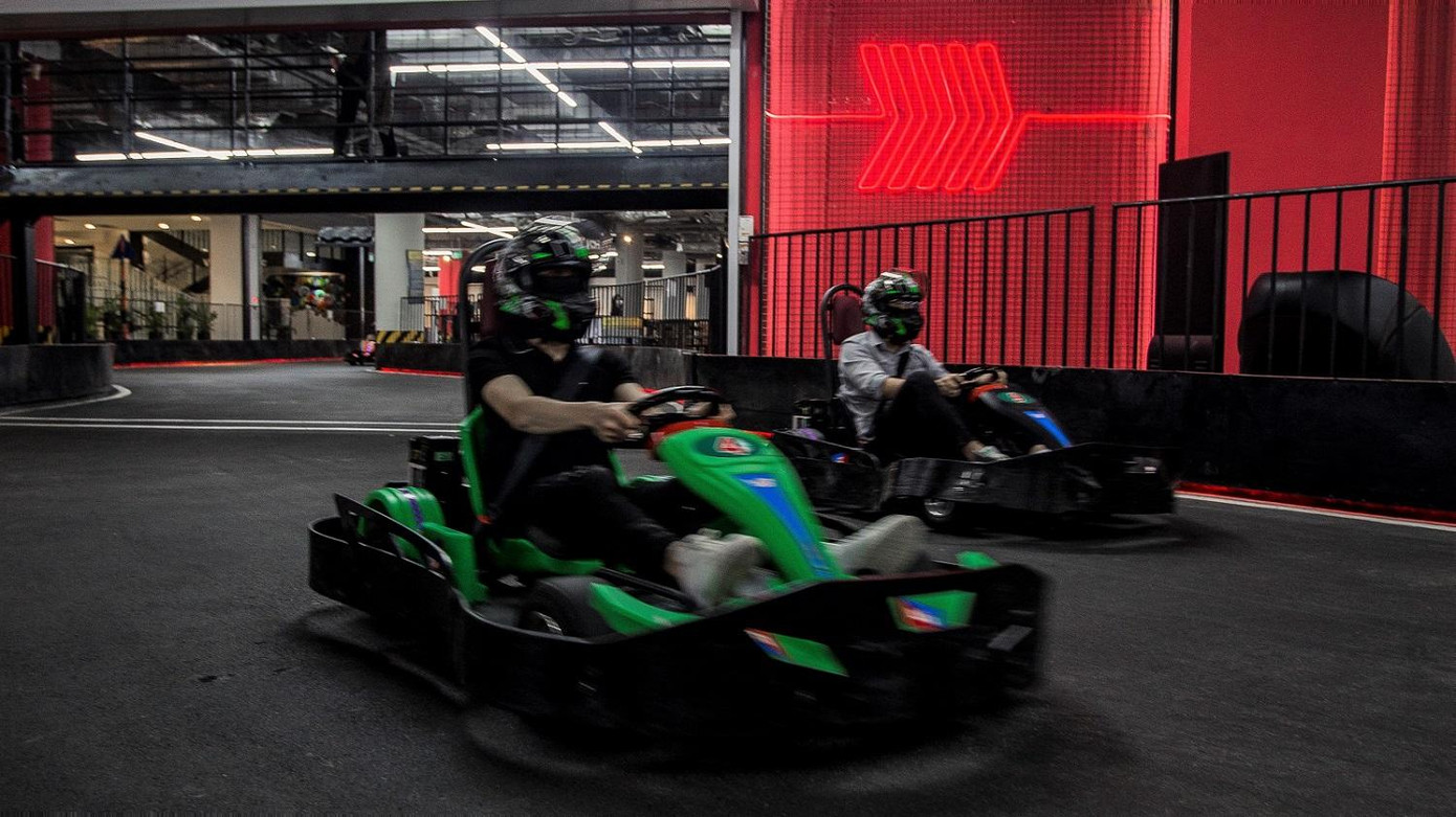 Những khúc cua đầy thử thách với các tay đua tại VS Racing Những khúc cua đầy thử thách với các tay đua tại VS Racing