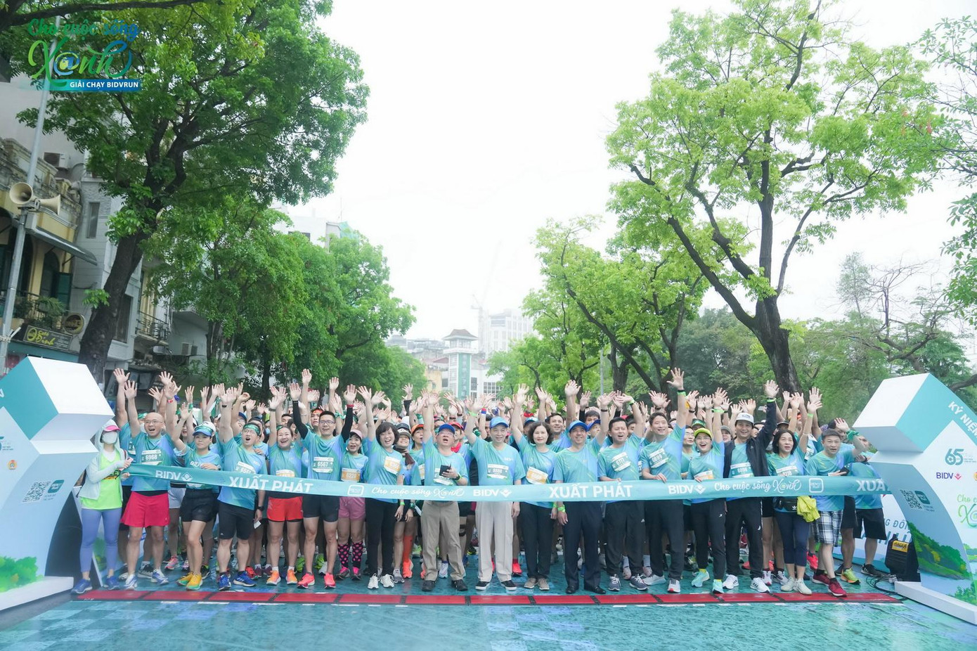 Các vận động viên đầy nhiệt huyết tham gia Giải chạy BIDVRun Cho cuộc sống Xanh. Các vận động viên đầy nhiệt huyết tham gia Giải chạy BIDVRun Cho cuộc sống Xanh.