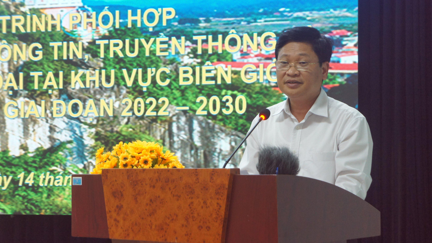 Giám đốc Sở TT &amp;TT Lạng Sơn Nguyễn Khắc Lịch chia sẻ công tác đẩy mạnh công tác thông tin đối ngoại ở khu vực biên giới Lạng Sơn -Ảnh: Duy Chiến