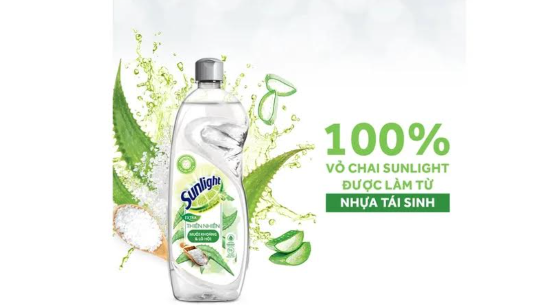Sản phẩm Sunlight có vỏ chai làm từ 100% nhựa tái sinh