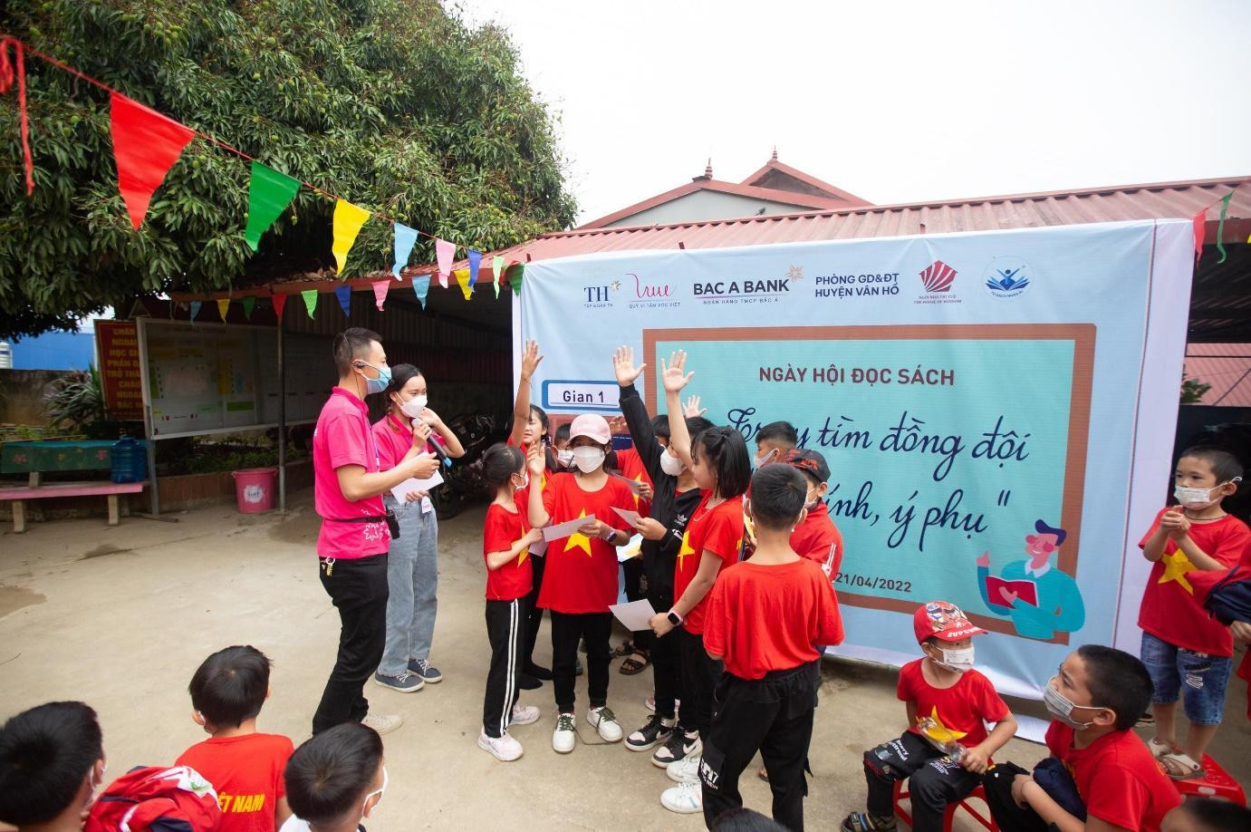 Gian trò chơi “Truy tìm đồng đội” giúp học sinh rèn luyện khả năng phát triển ý khi viết bài và xác định nội dung chính khi đọc sách.