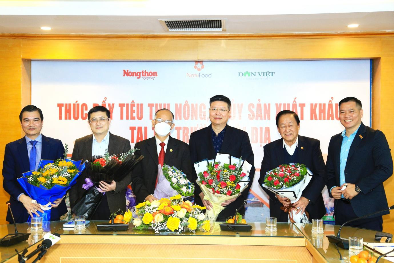 Buổi tọa đàm có sự góp mặt của nhiều đại diện nổi tiếng trong ngành Buổi tọa đàm có sự góp mặt của nhiều đại diện nổi tiếng trong ngành