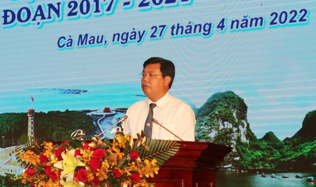 Ông Nguyễn Tiến Hải, Bí thư Tỉnh ủy Cà Mau phát biểu tại Hội nghị Tổng kết chương trình hợp tác giữa tỉnh Cà Mau – Bạc Liêu – Ninh Bình giai đoạn 2017 – 2021.