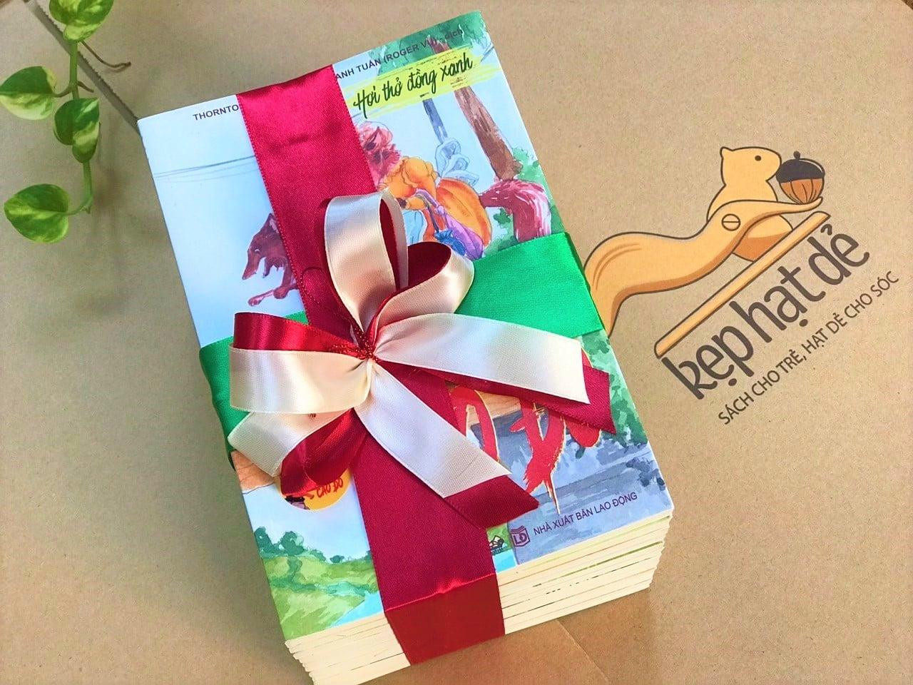 Bộ sách “Hơi thở Đồng xanh” đã được nhiều trường đưa vào thư viện cũng như danh sách gợi ý đọc của học sinh. Bộ sách “Hơi thở Đồng xanh” đã được nhiều trường đưa vào thư viện cũng như danh sách gợi ý đọc của học sinh.