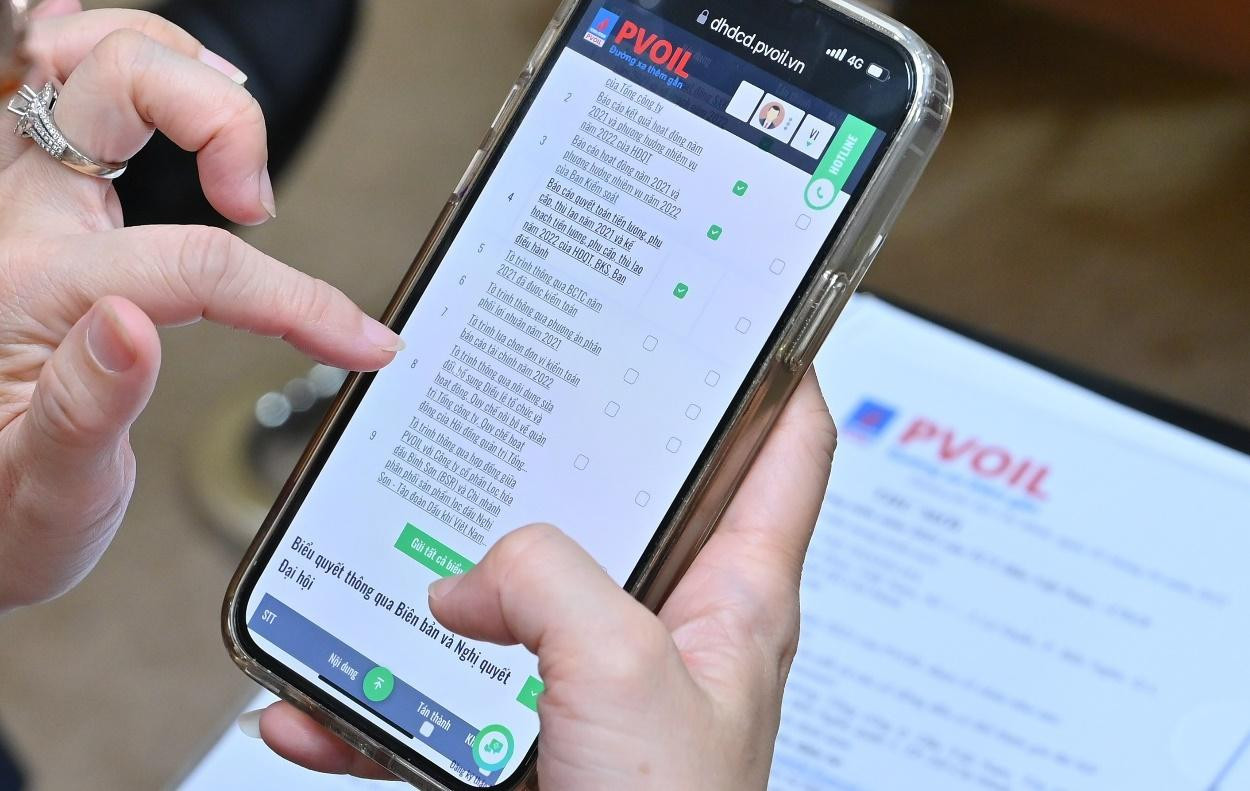 Cổ đông biểu quyết các nội dung qua hệ thống trực tuyến Cổ đông biểu quyết các nội dung qua hệ thống trực tuyến