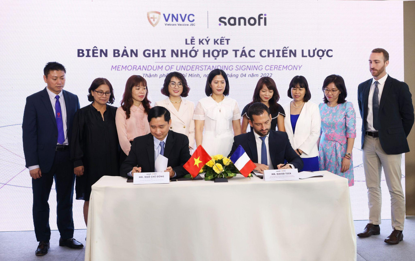 Bằng chiến lược hợp tác lâu dài với VNVC, Sanofi cam kết cung ứng vắc xin số lượng lớn cho Việt Nam.