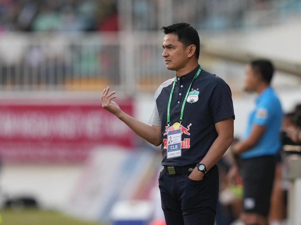 HLV Kiatisuk đã tạo nên sự kết nối tốt với tất cả những cầu thủ mà ông đang dẫn dắt (Nguồn: VPF)