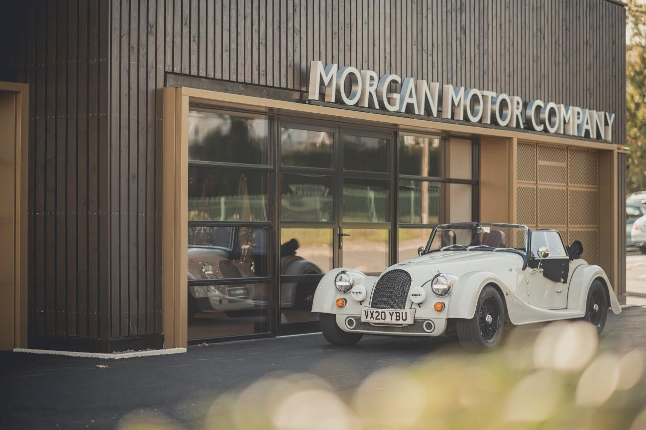 Morgan Motor phân phối chính hãng tại Việt Nam bởi công ty cổ phần VOV Cars, showroom tại địa chỉ 3-5 Nguyễn Văn Linh, Long Biên, Hà Nội.