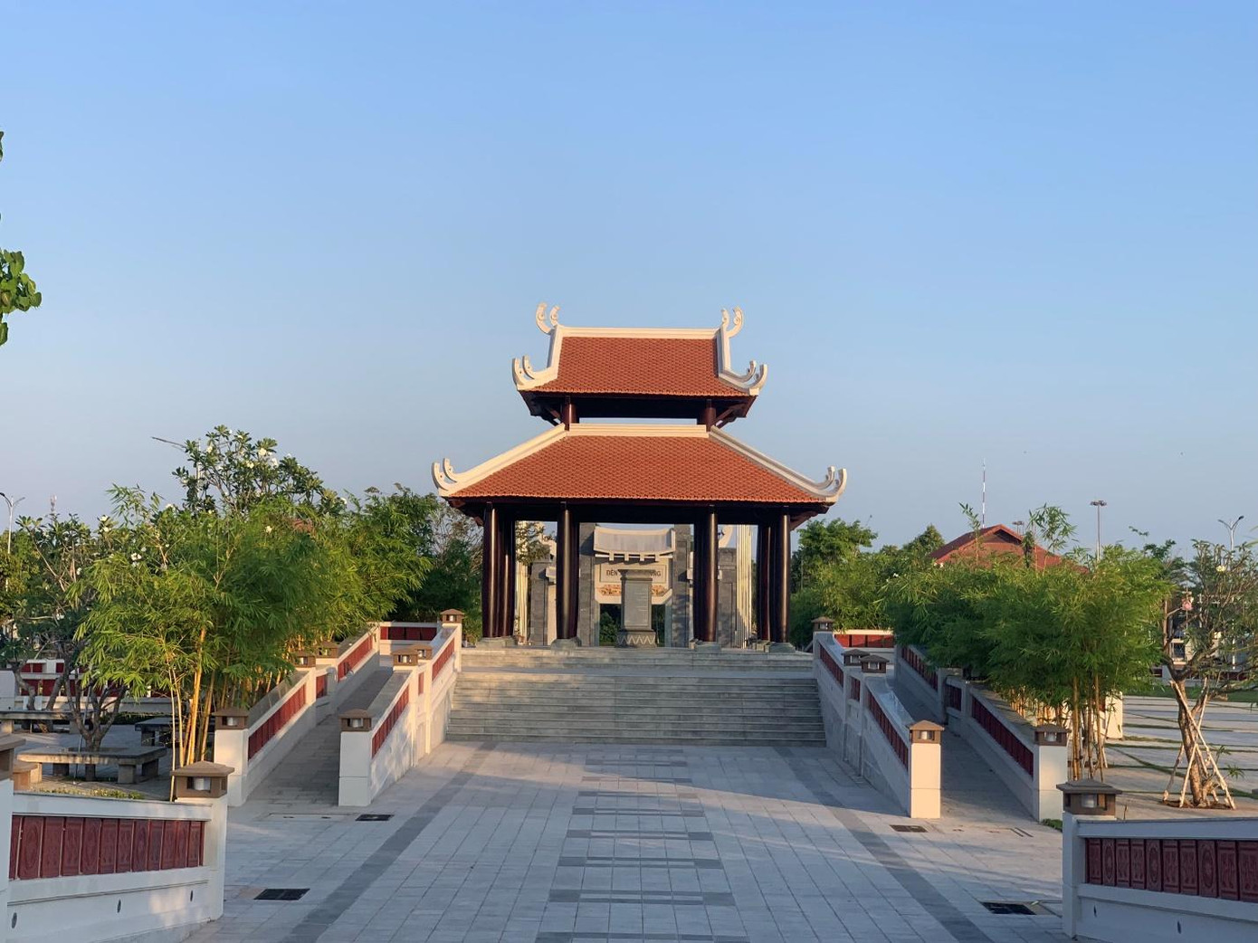 Nhà bia ghi chép khái quát lịch sử thời đại Vua Hùng