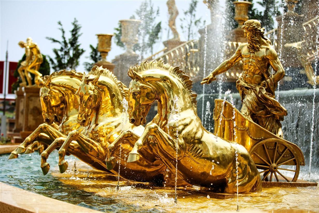 Những tác phẩm điêu khắc tinh xảo tại Thác Thần Mặt trời