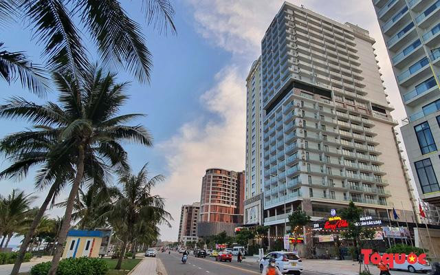 Các khách sạn 4-5 sao ven biển Đà Nẵng hầu như đã kín phòng dịp nghỉ lễ 30/4 và 1/5 tới. Ảnh: Đức Hoàng Các khách sạn 4-5 sao ven biển Đà Nẵng hầu như đã kín phòng dịp nghỉ lễ 30/4 và 1/5 tới. Ảnh: Đức Hoàng