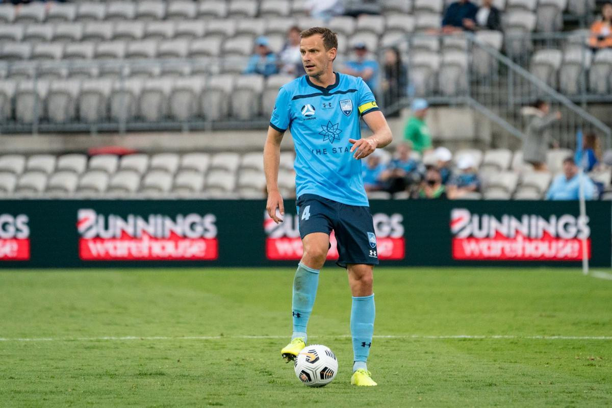 Alex Wilkinson là một phương án triển khai bóng tuyệt hảo từ tuyến dưới của Sydney FC (Nguồn: A-League)