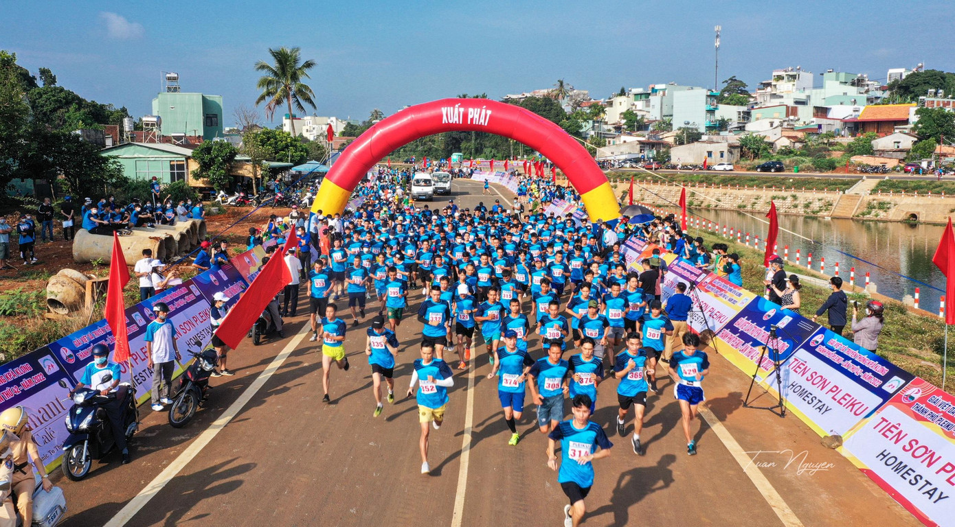 Giải Việt dã được tổ chức ở khu đô thị suối Hội Phú Giải Việt dã được tổ chức ở khu đô thị suối Hội Phú