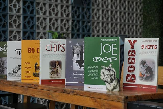 Nhiều đầu sách của Kẹp Hạt Dẻ xoay quanh câu chuyện về các loài động vật nhưng lại có sức hút kì lạ. Nhiều đầu sách của Kẹp Hạt Dẻ xoay quanh câu chuyện về các loài động vật nhưng lại có sức hút kì lạ.