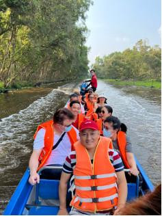 Trên chuyến “Du thuyền hạng nhẹ” ở Trà Sư