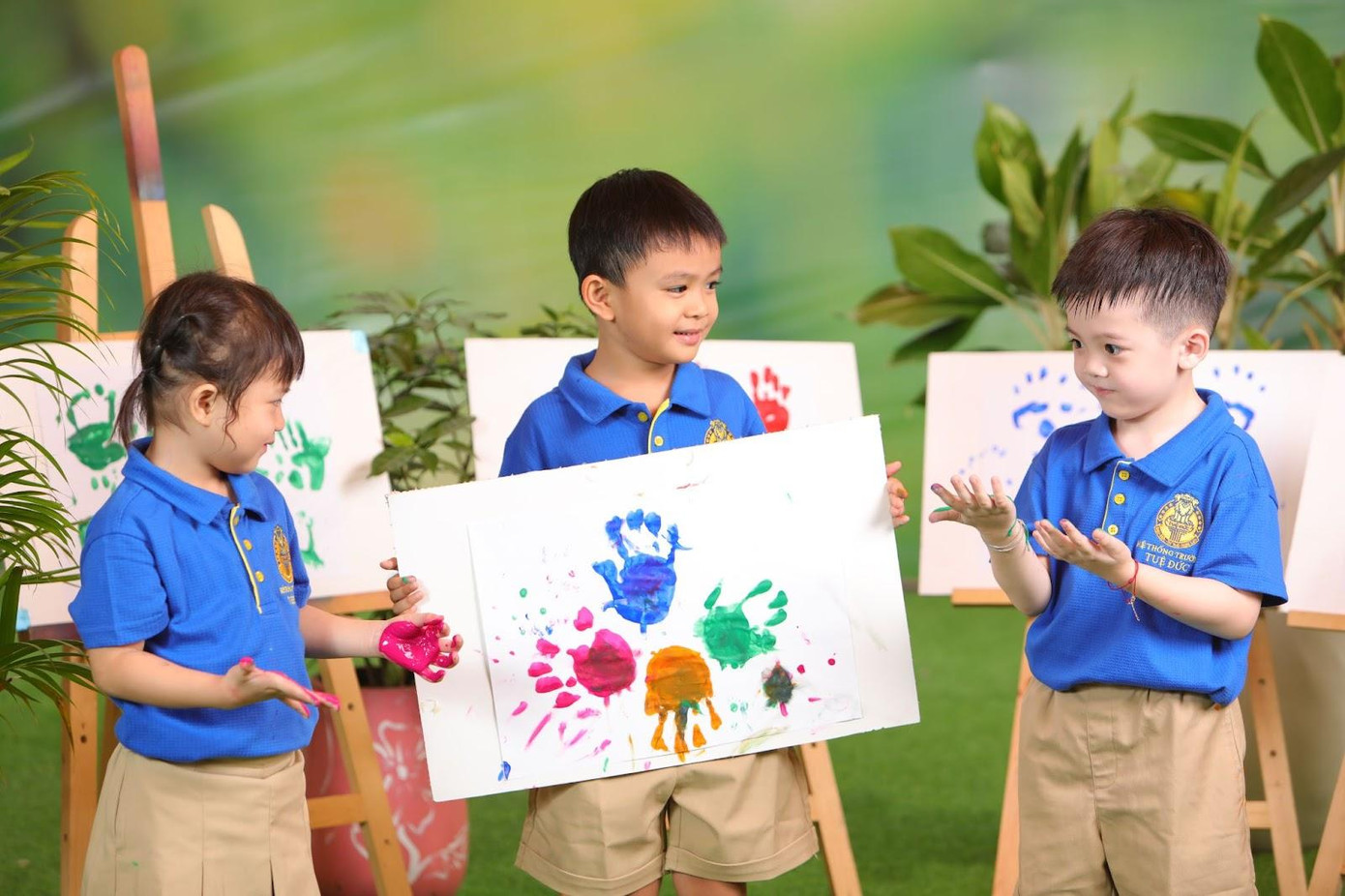 Học sinh Mầm non tại cơ sở Eco Green được thụ hưởng phương pháp Montessori Tuệ Đức (Mont. Tuệ Đức) – sản phẩm chuyên môn độc đáo chỉ có tại Pathway Tuệ Đức. Học sinh Mầm non tại cơ sở Eco Green được thụ hưởng phương pháp Montessori Tuệ Đức (Mont. Tuệ Đức) – sản phẩm chuyên môn độc đáo chỉ có tại Pathway Tuệ Đức.