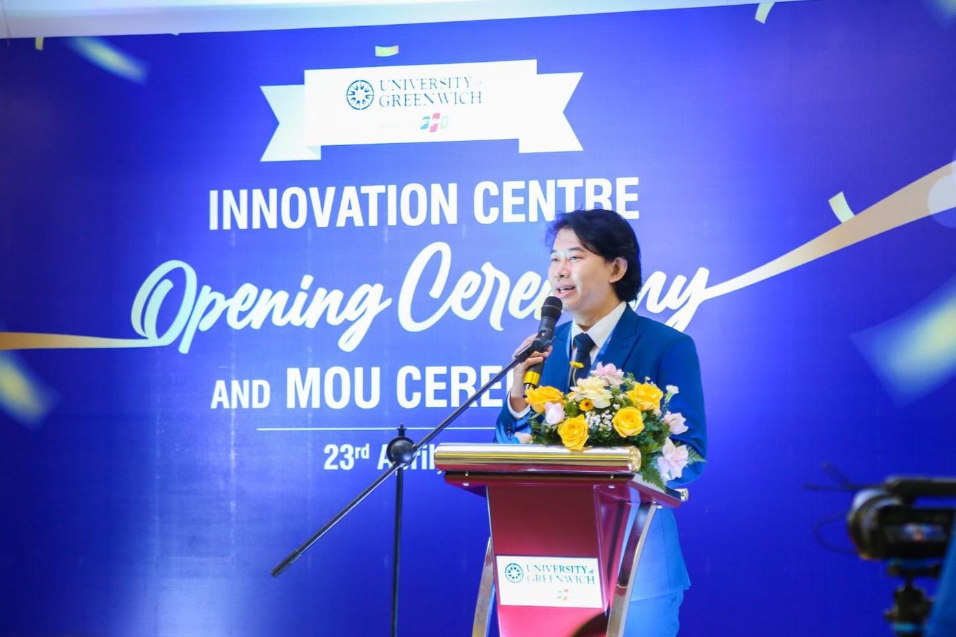 Thầy Nguyễn Nhựt Tân – Giám đốc Greenwich Việt Nam phát biểu tại buổi lễ