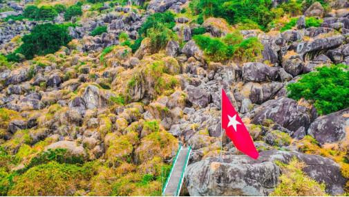 Màu chiến thắng trên đỉnh vinh quang Màu chiến thắng trên đỉnh vinh quang