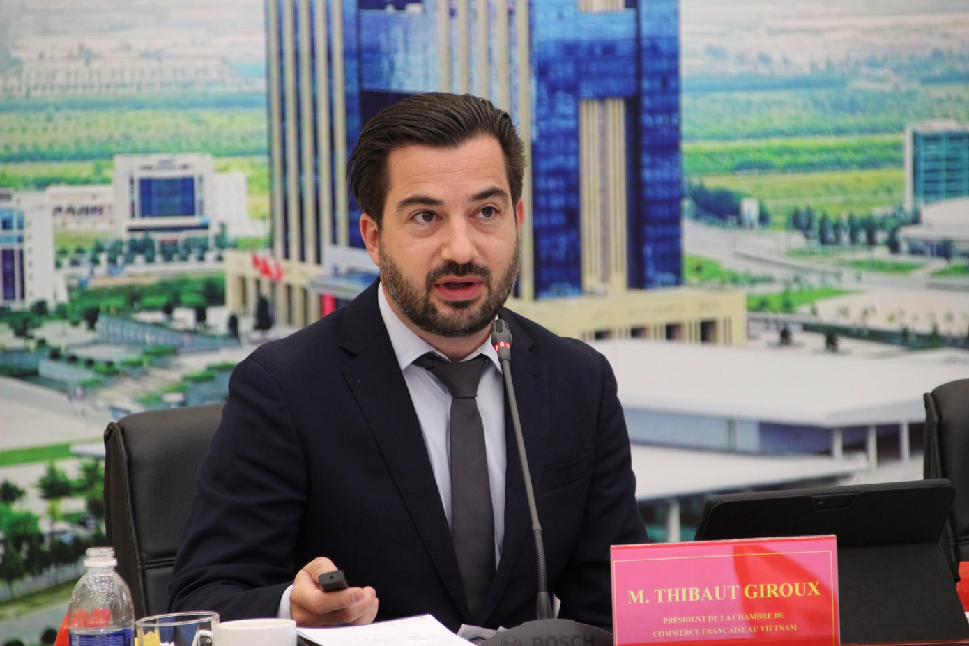 Ông Thibaut Giroux phát biểu