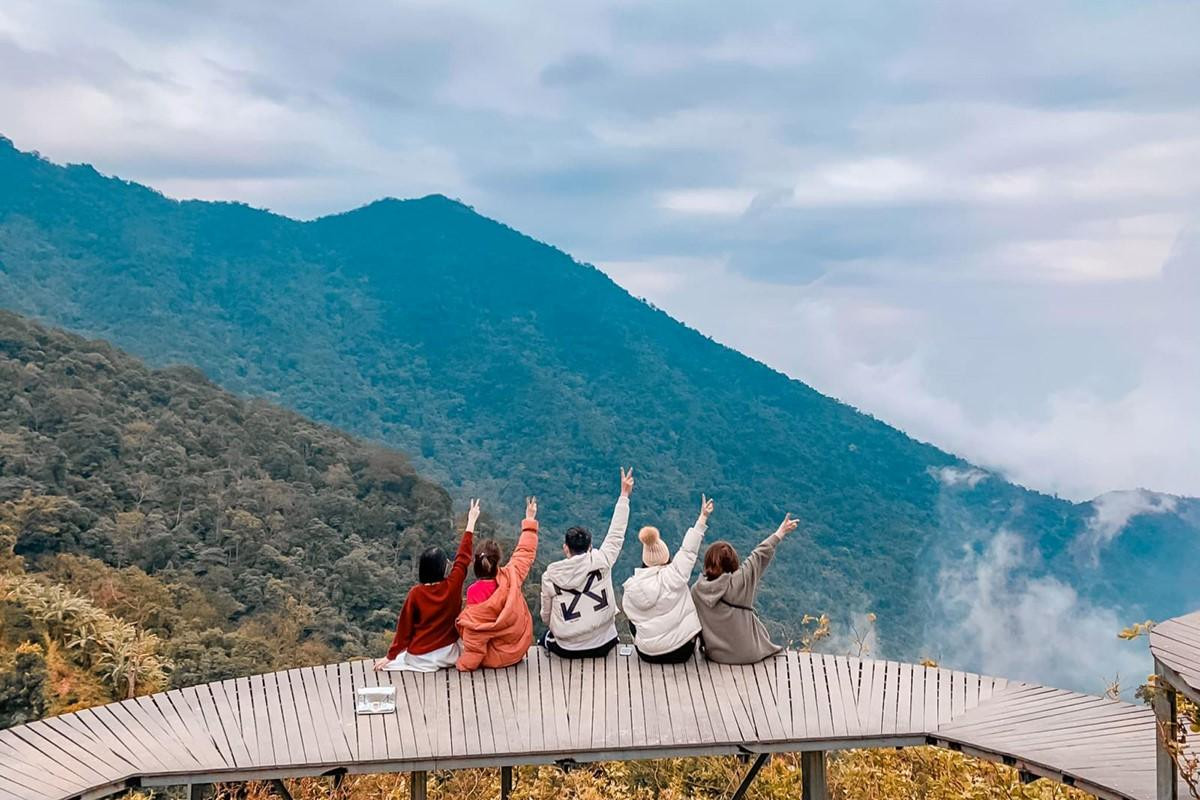 Cách Hà Nội chỉ khoảng 80km, Tam Đảo được nhiều bạn trẻ lựa chọn là điểm đến trong kỳ nghỉ lễ này. Cách Hà Nội chỉ khoảng 80km, Tam Đảo được nhiều bạn trẻ lựa chọn là điểm đến trong kỳ nghỉ lễ này.