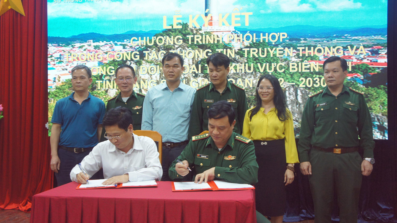 Ký kết Hợp tác thông tin truyền thông và thông tin đối ngoại -Ảnh: Duy Chiến