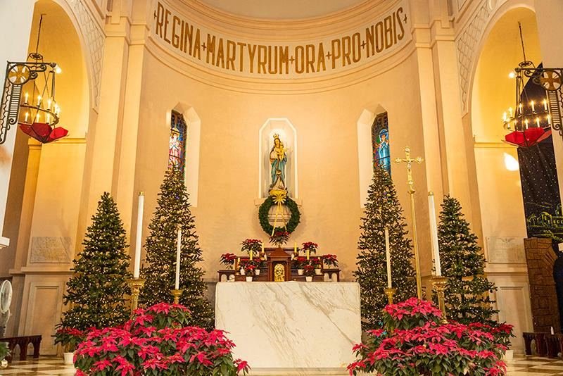 Khu vực cung thánh nhà thờ Cửa Bắc.