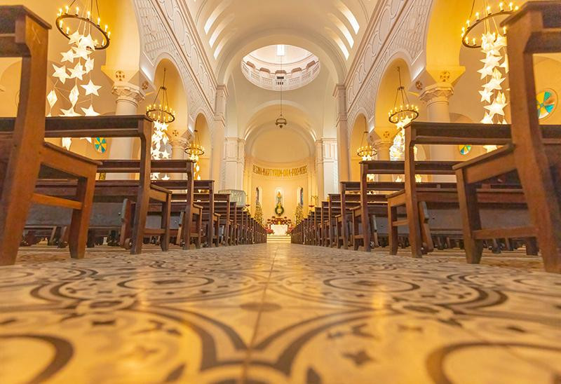 Bên trong nhà thờ Cửa Bắc.