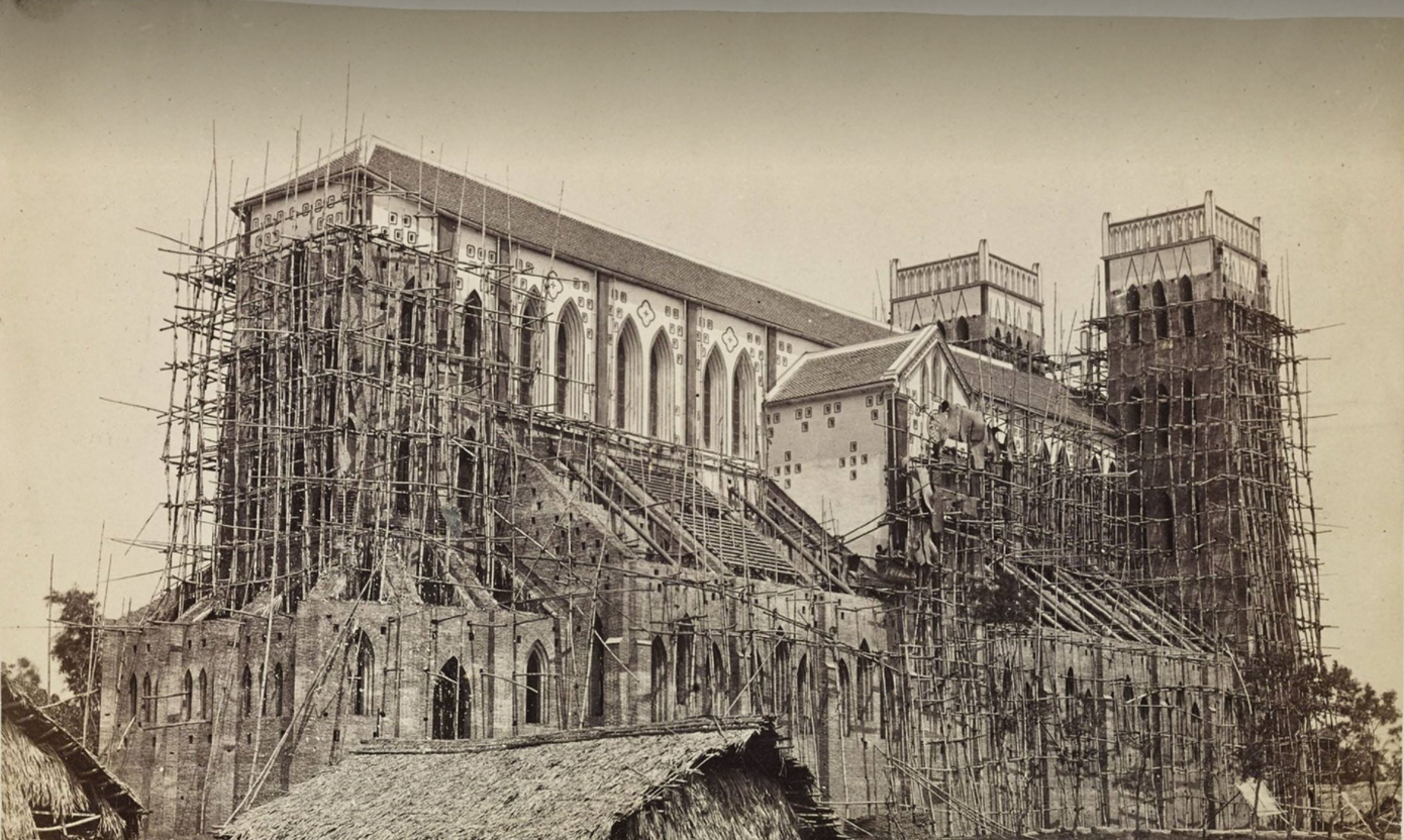 Nhà thờ Lớn khi đang xây dựng.