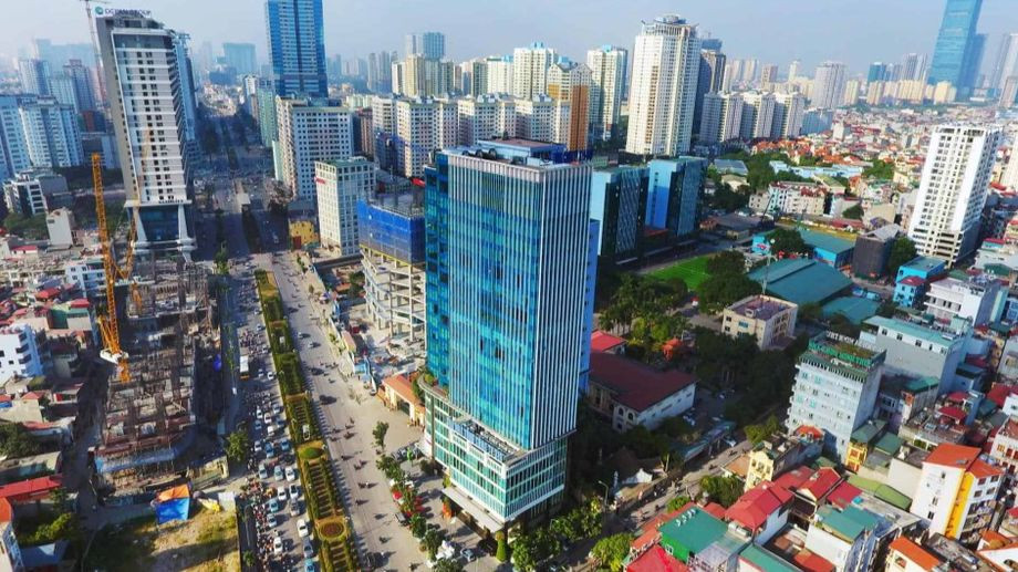 Nguồn cung bất động sản giảm, trong khi giá bán cũng đồng loạt giảm ở nhiều phân khúc.