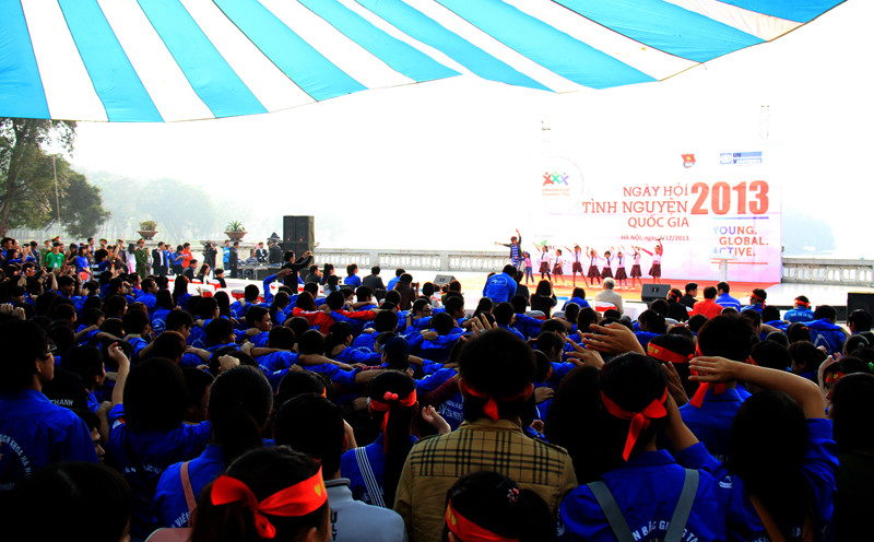 Rất đông thanh niên, sinh viên tình nguyện tham gia Ngày hội tình nguyện năm 2013. Rất đông thanh niên, sinh viên tình nguyện tham gia Ngày hội tình nguyện năm 2013