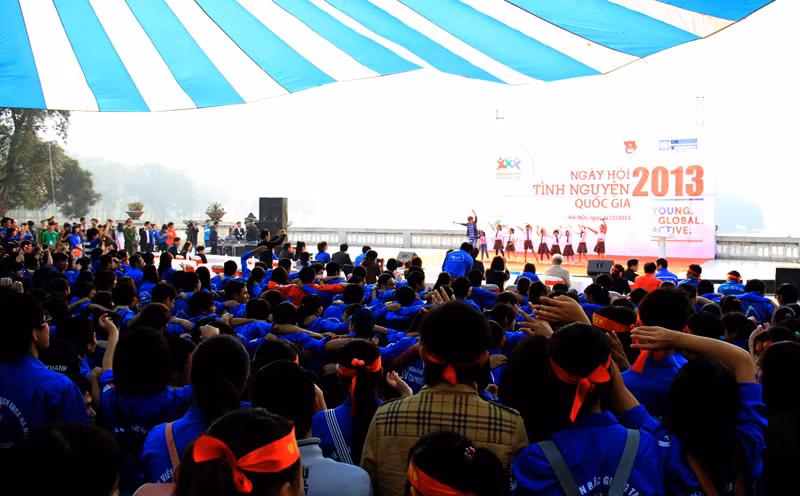 Rất đông thanh niên, sinh viên tình nguyện tham gia Ngày hội tình nguyện năm 2013