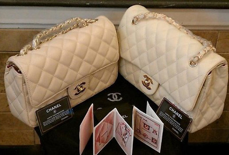 Túi Chanel "fake" (nhái) cũng có nhãn mác y hệt hàng "xịn". Túi Chanel