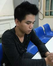 "Thợ ảnh" Nghiêm Xuân Quân tại cơ quan Công an.