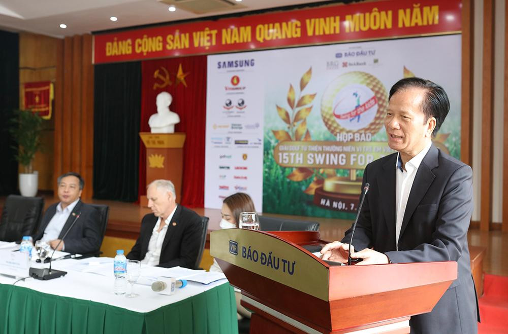 Nguyên Bộ trưởng Bộ Kế hoạch và Đầu tư, Chủ tịch Danh dự Giải, ông Võ Hồng Phúc phát biểu tại buổi họp báo